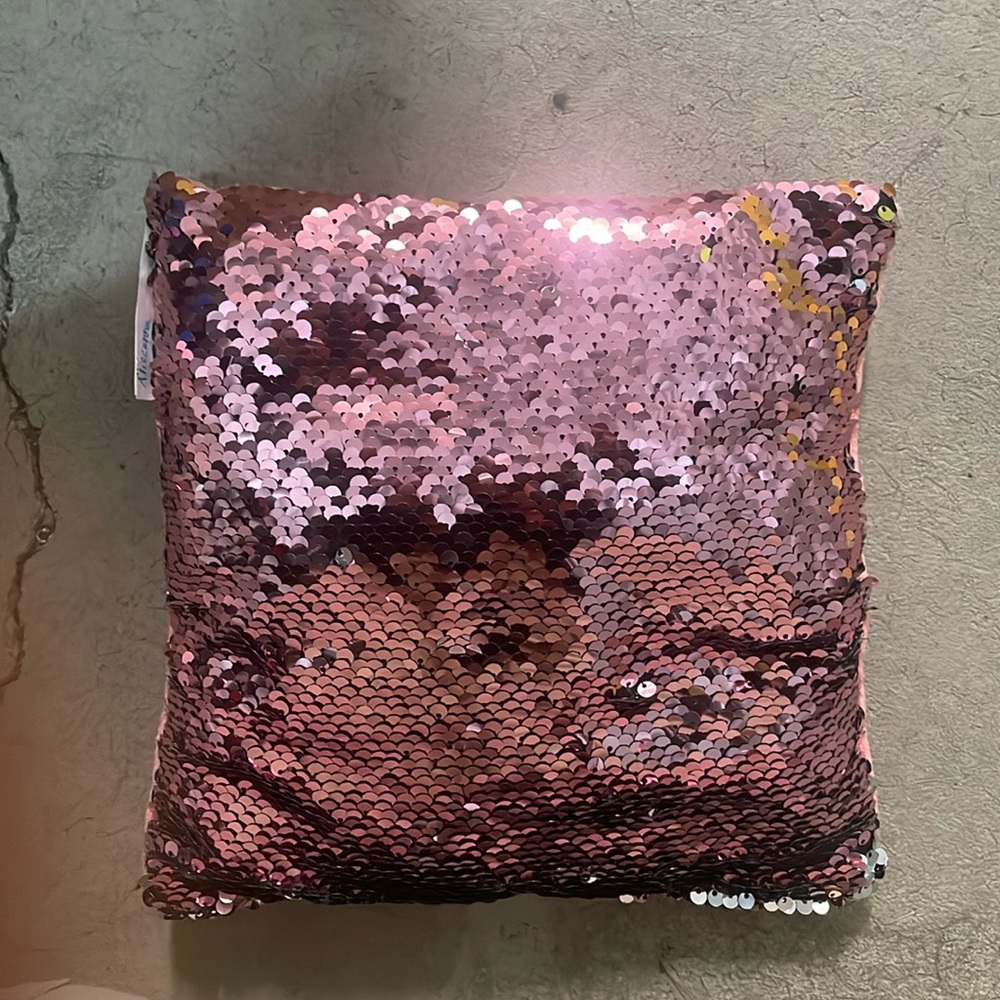 Mini Sequin color changing pillow